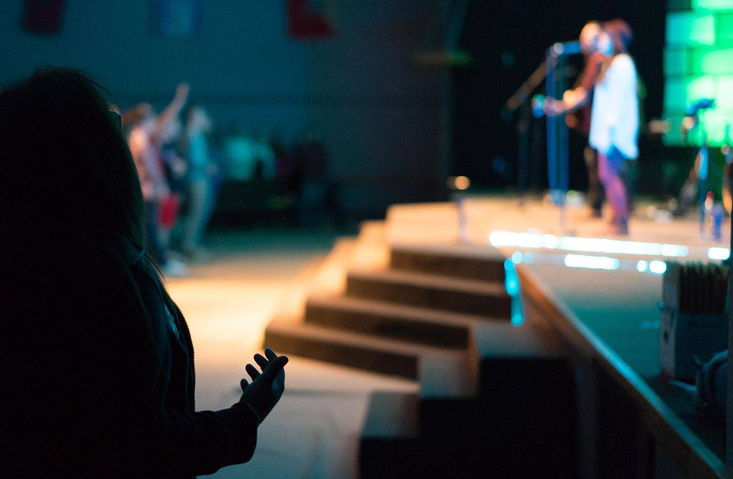 현대적인 교회 예배 장면